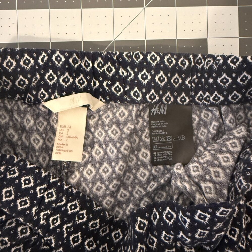H&M Navy White Geometric Print Pull-On Tapered Pants Size 2 Pockets - Picture 7 of 7
